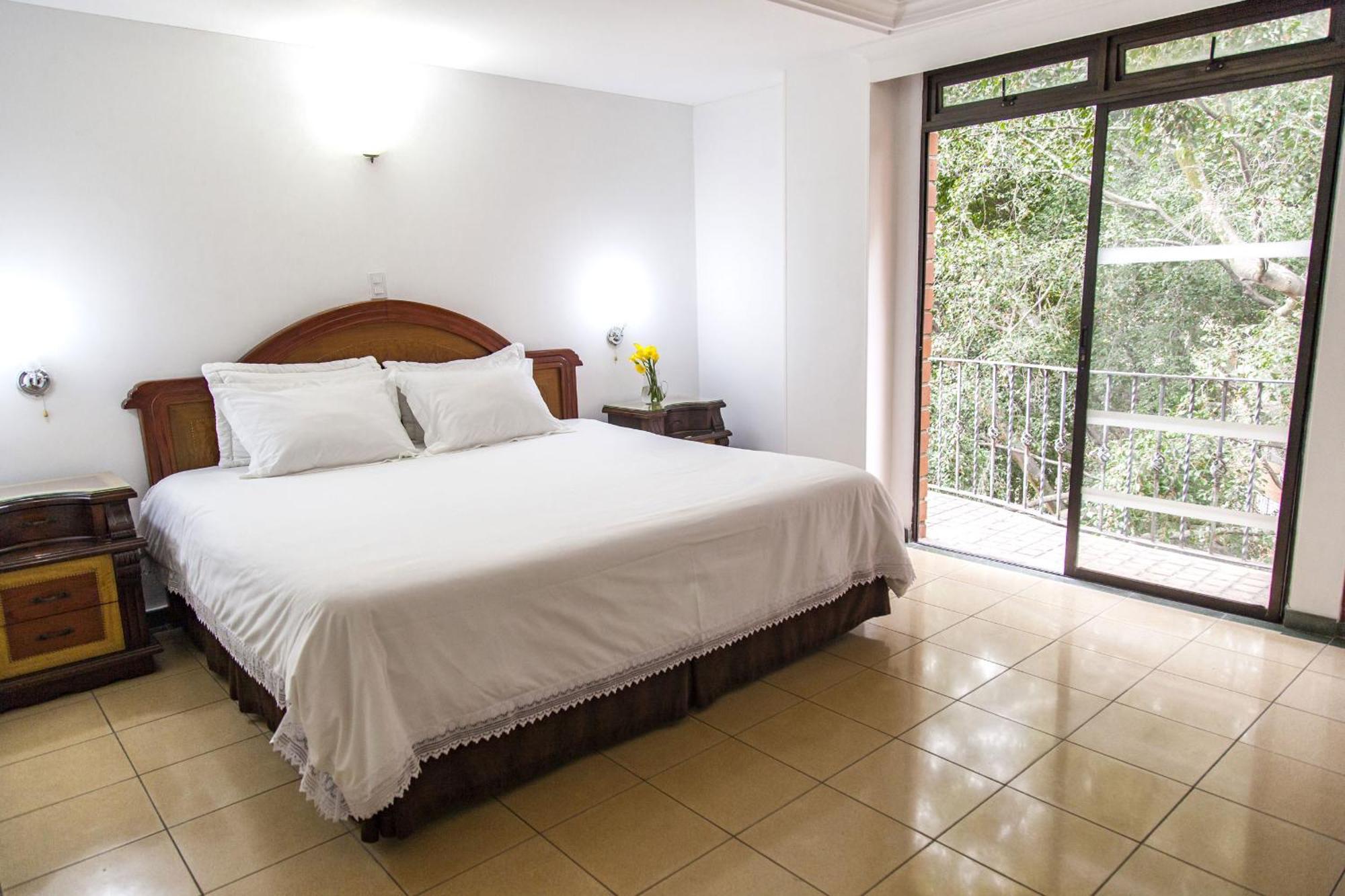 Hotel Casa Laureles Medellin Exterior photo